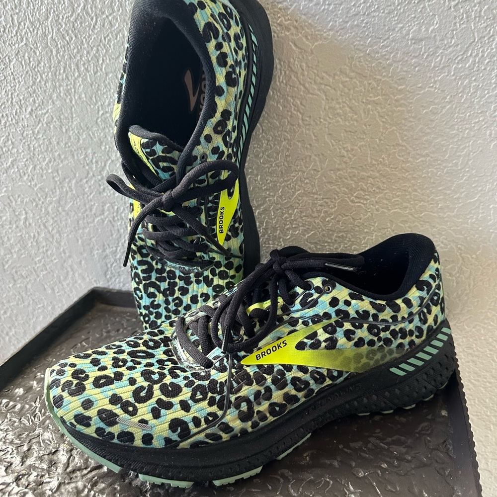 Brooks Women's Mint Green Black Leopard Print Running Shoes - Picture 10 of 11
